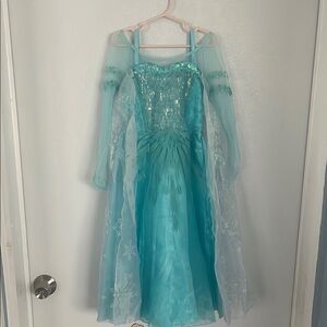 Disney Elsa Princess Dress with attached cape - Frozen/Frozen 2